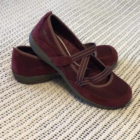 dansko women's hazel flat